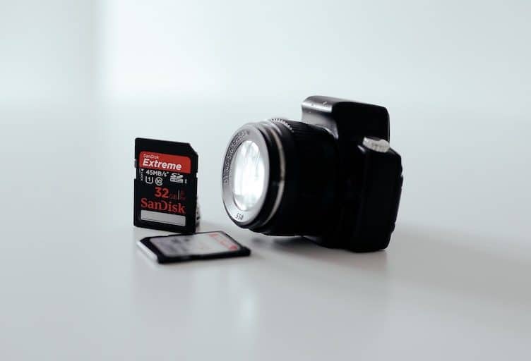 camera with two memory cards